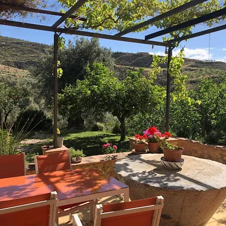 Traditional Farmhouse; Large Pool,gardens & Views. *