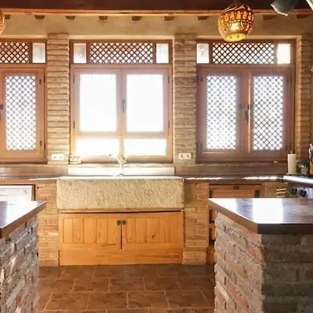 Traditional Farmhouse; Large Pool,gardens & Views. * Гранада