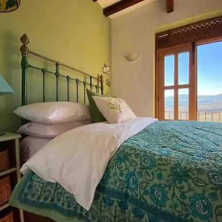 Вилла Traditional Farmhouse; Large Pool,gardens & Views.