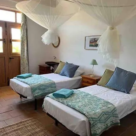 Traditional Farmhouse; Large Pool,gardens & Views. Гранада