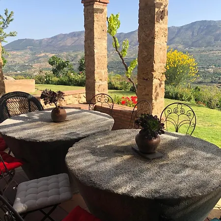 Traditional Farmhouse; Large Pool,gardens & Views. Вилла